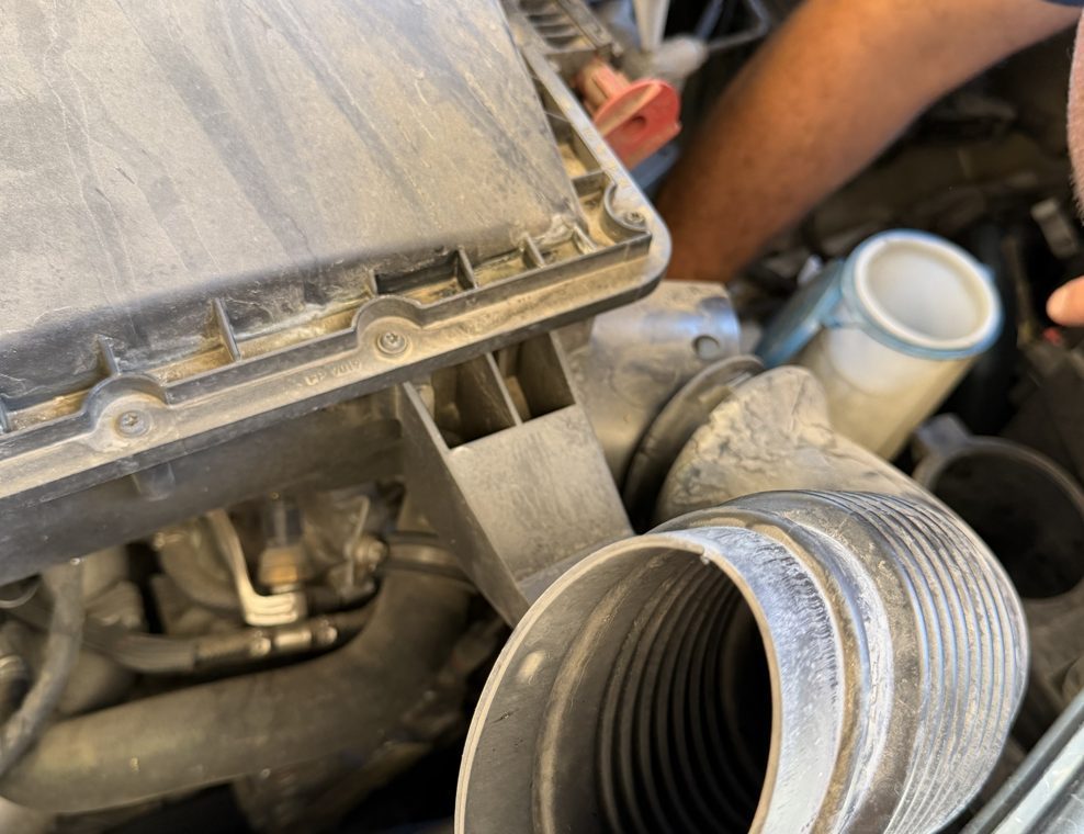 Air intake / airbox service